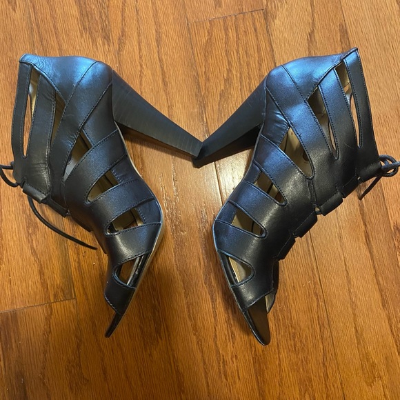 BCBGENERATION LEATHER HEEL SANDALS - Picture 3 of 6